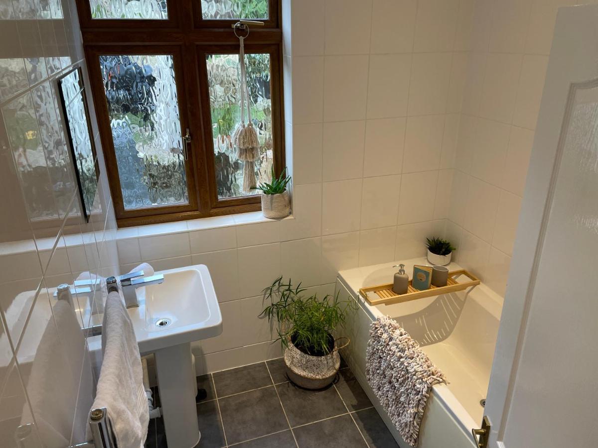 3 Bed Ground Floor Apartment - Hot Tub Optional Upgrade Hythe  Zewnętrze zdjęcie